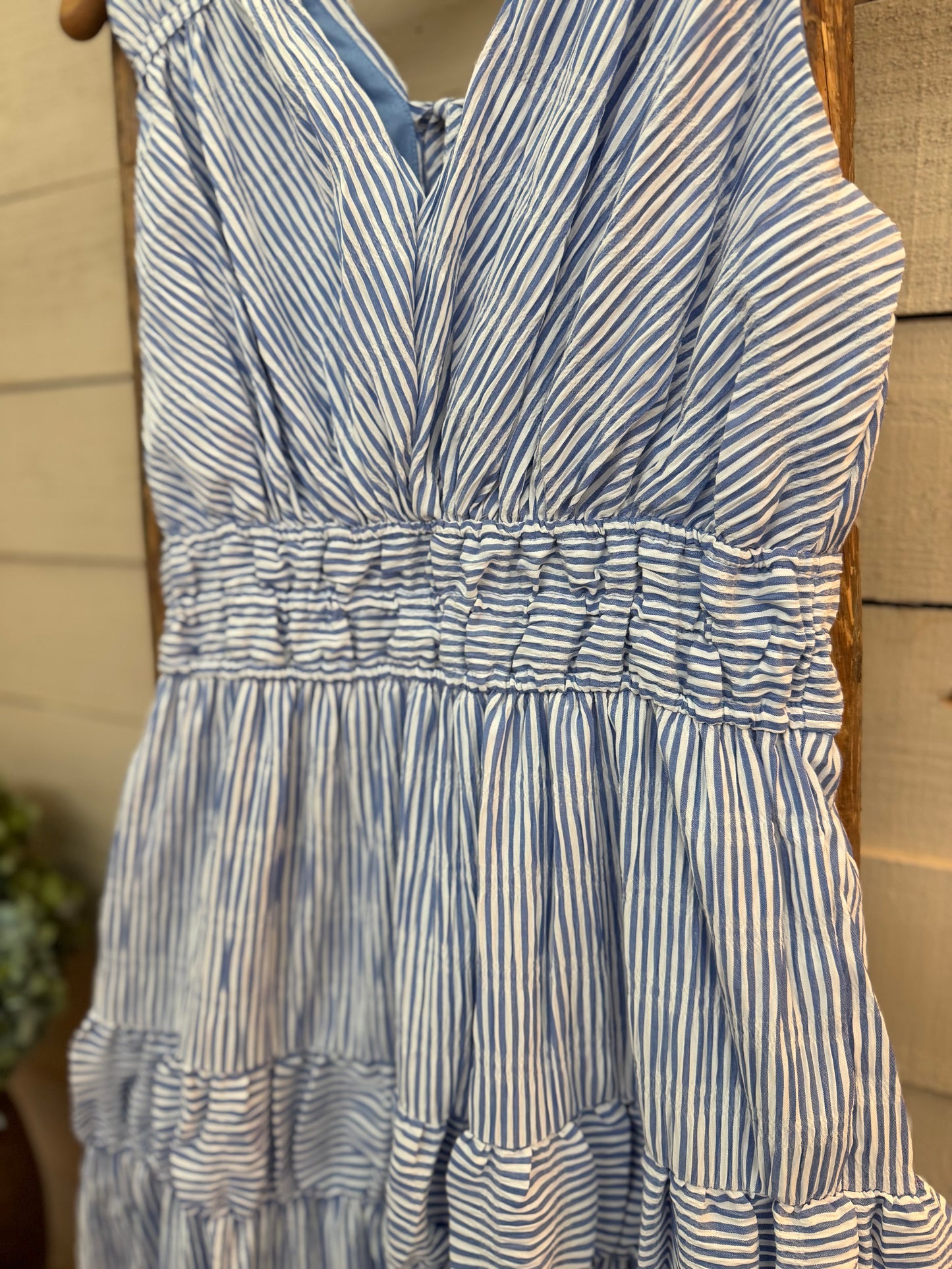 Sleeveless vert stripe dress