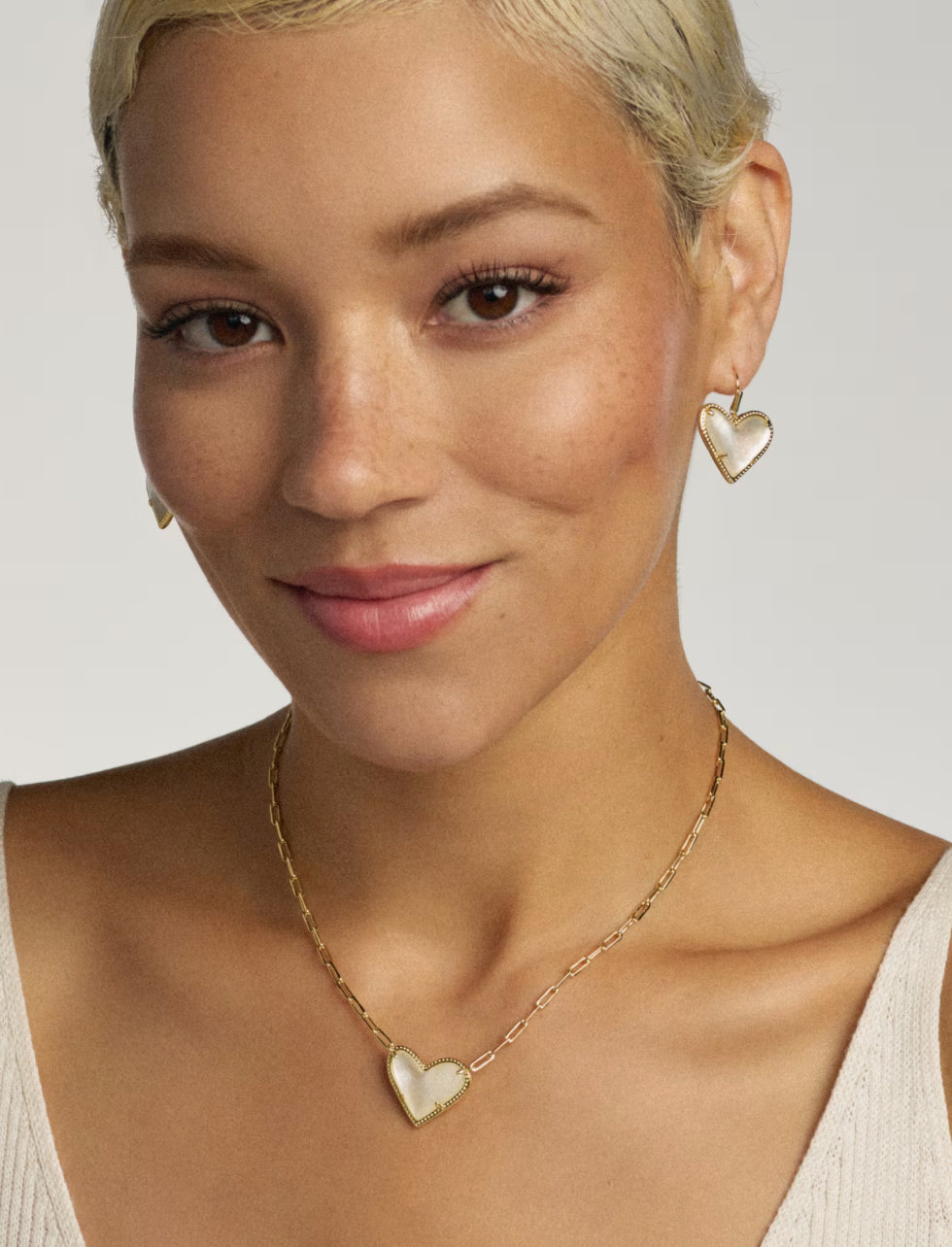 Kendra Scott Ari Heart Statement Gold Short Pendant Necklace