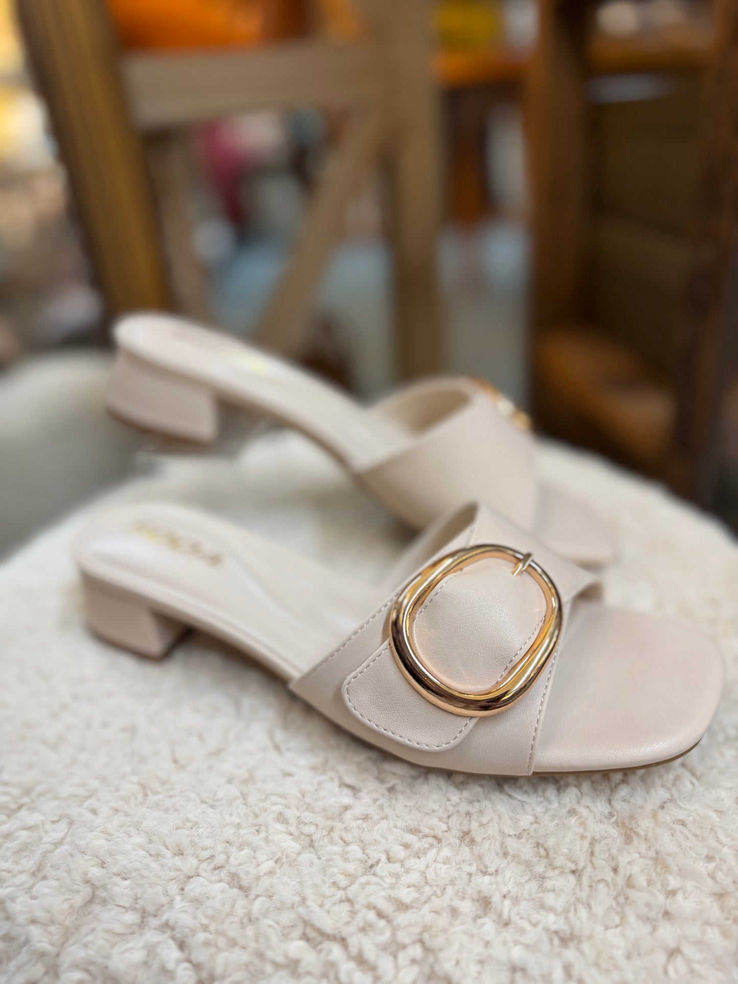 Uzona Wedge