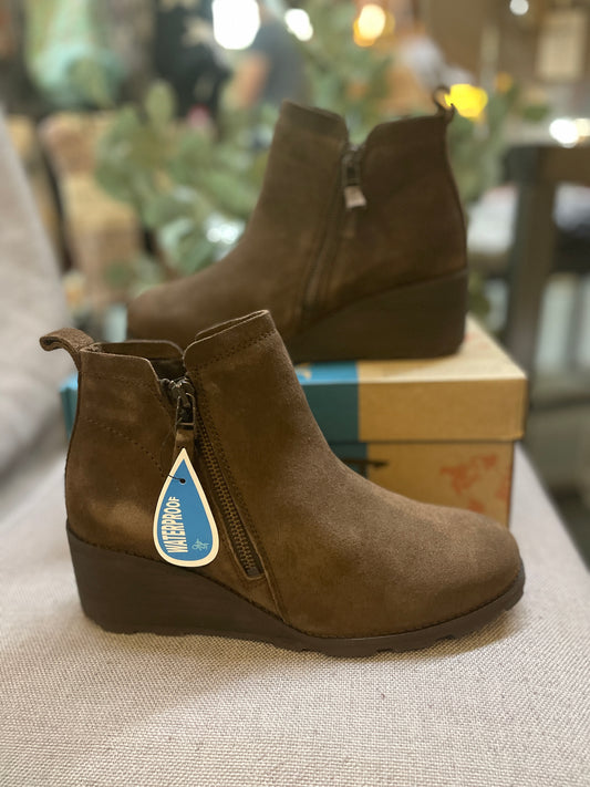 Story Leather Wedge Booties