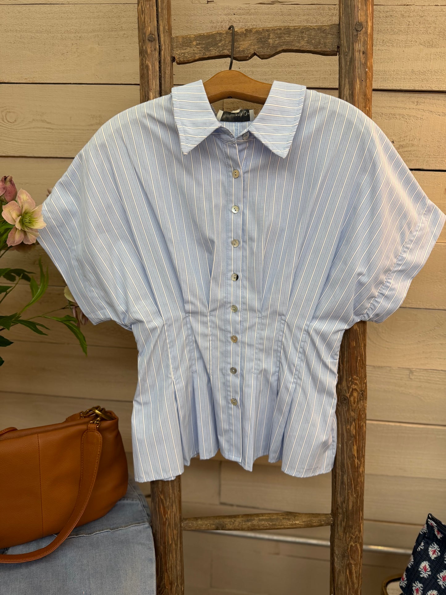 Waistline detail shirt