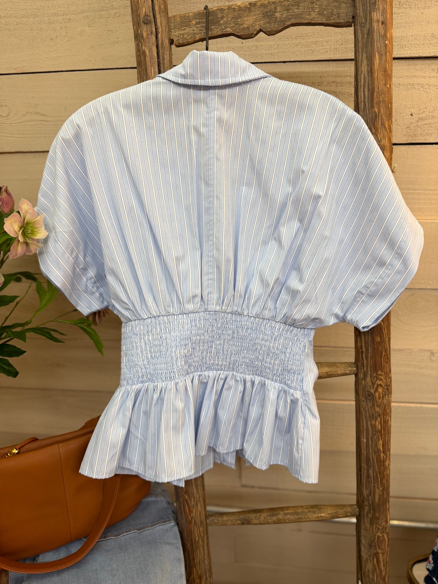 Waistline detail shirt