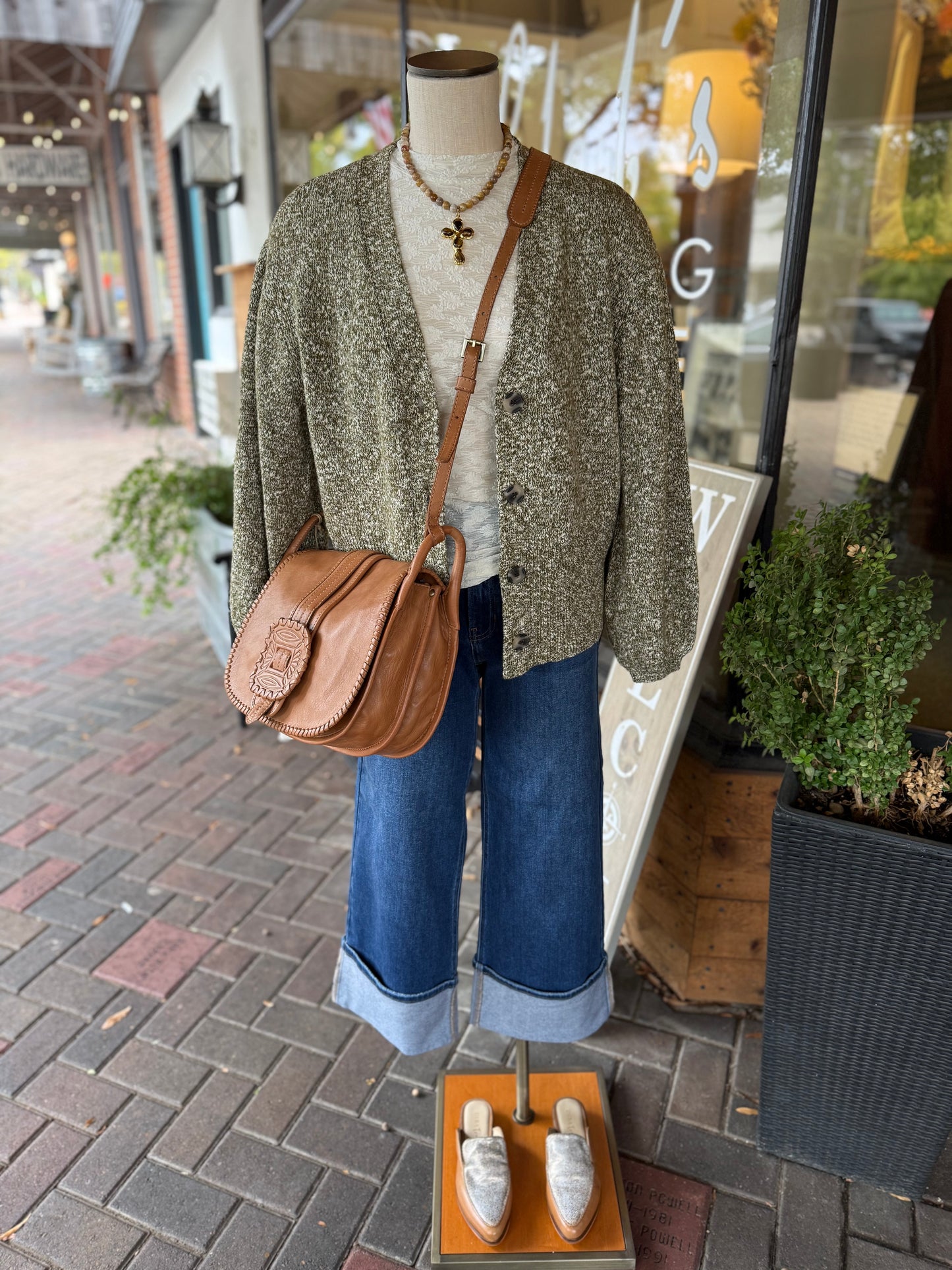 Petite Cuffed Wide Leg Jeans