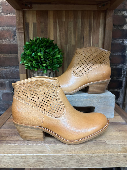 Sofft Aisley Perforated Booties