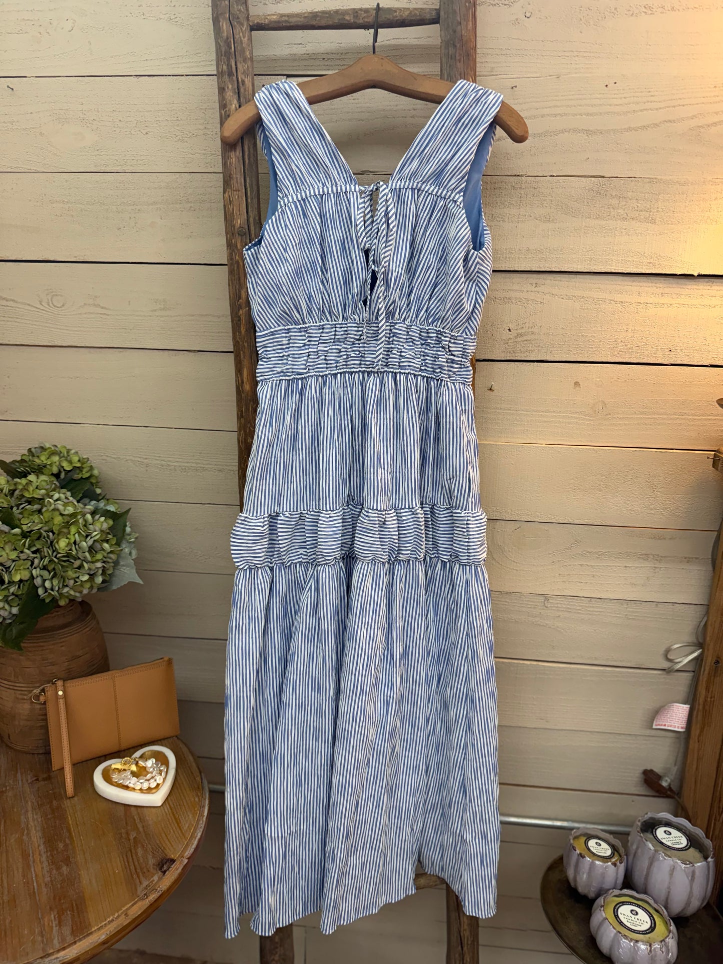 Sleeveless vert stripe dress