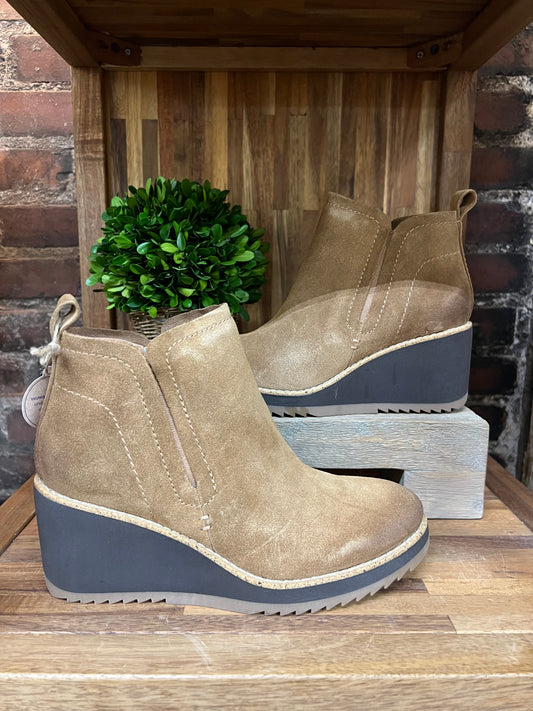 Sofft Emeree Wedge Booties