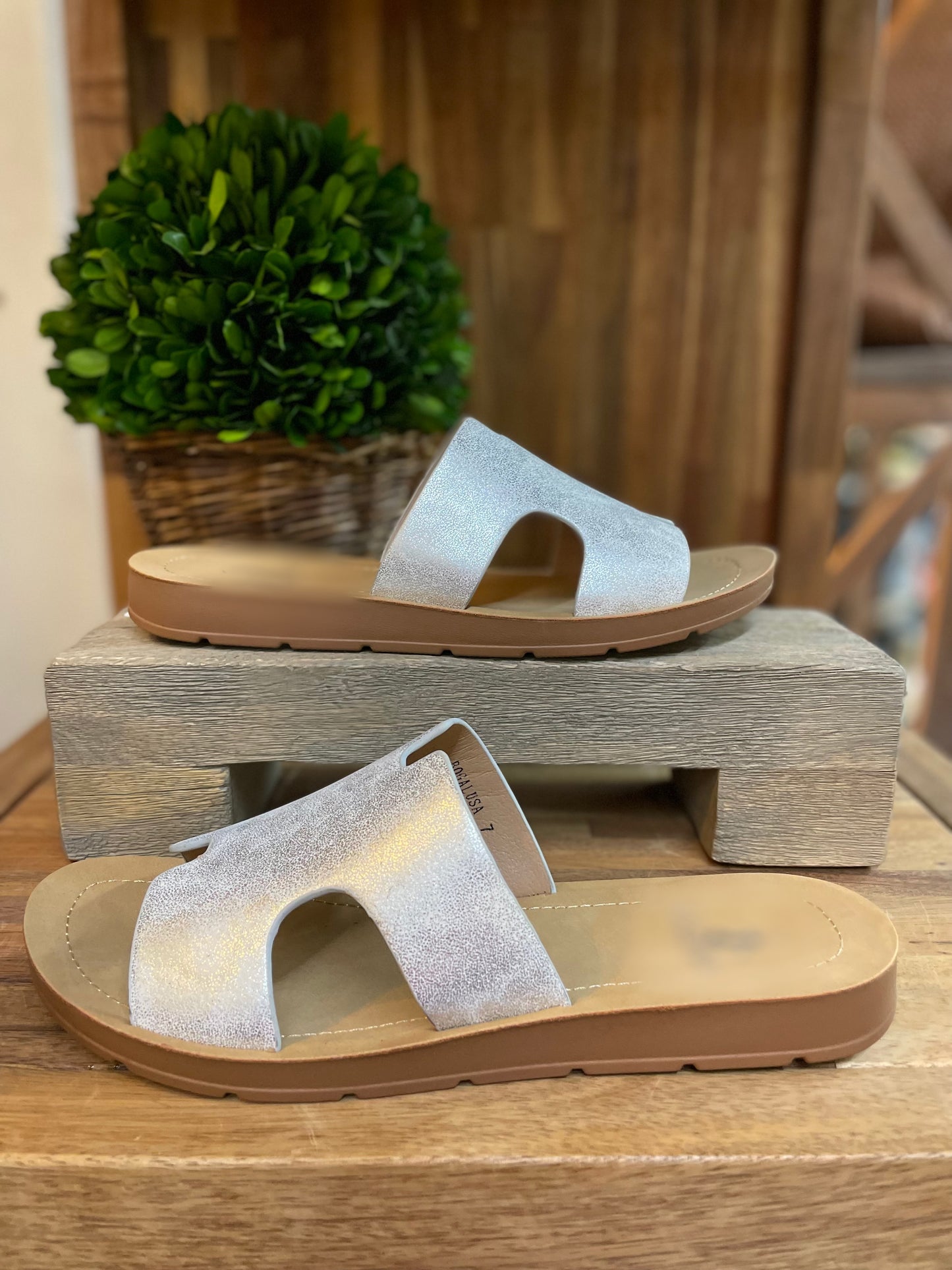 Bogalusa Metallic Sandals