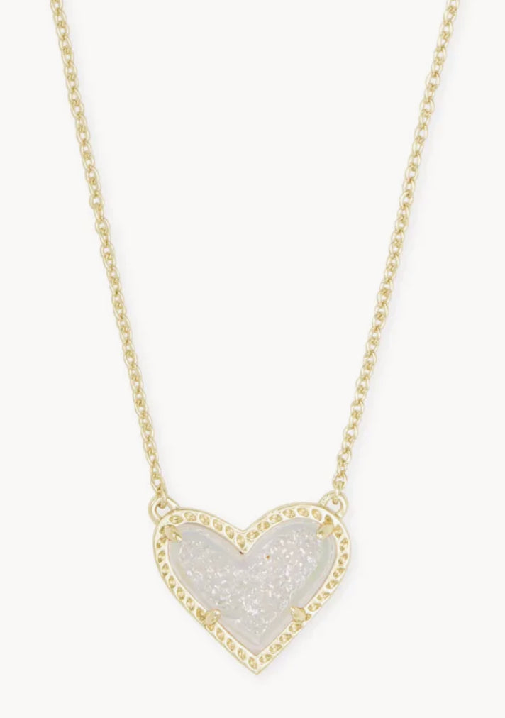 Kendra Scott Ari Heart Short Pendant Necklace