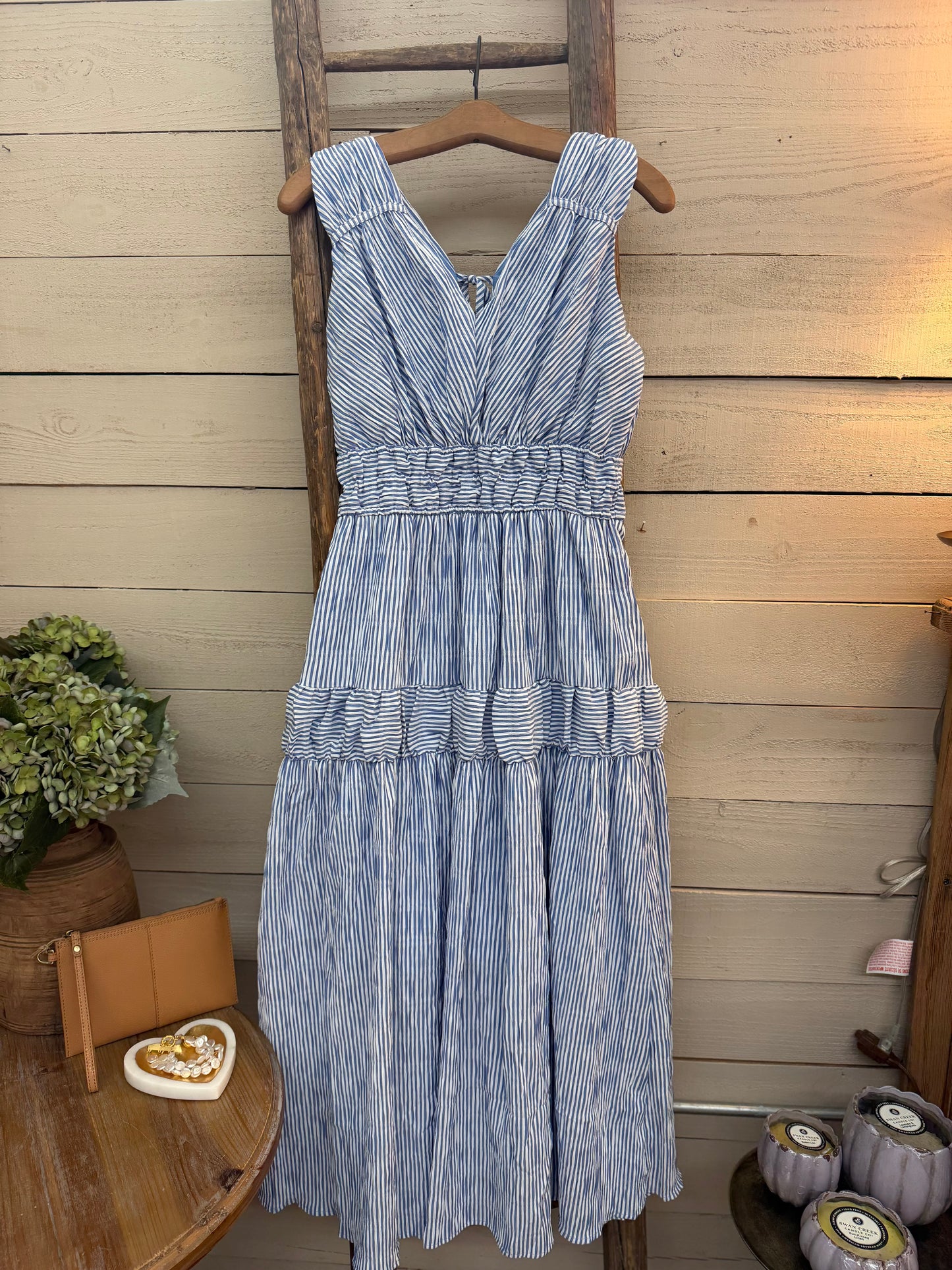 Sleeveless vert stripe dress