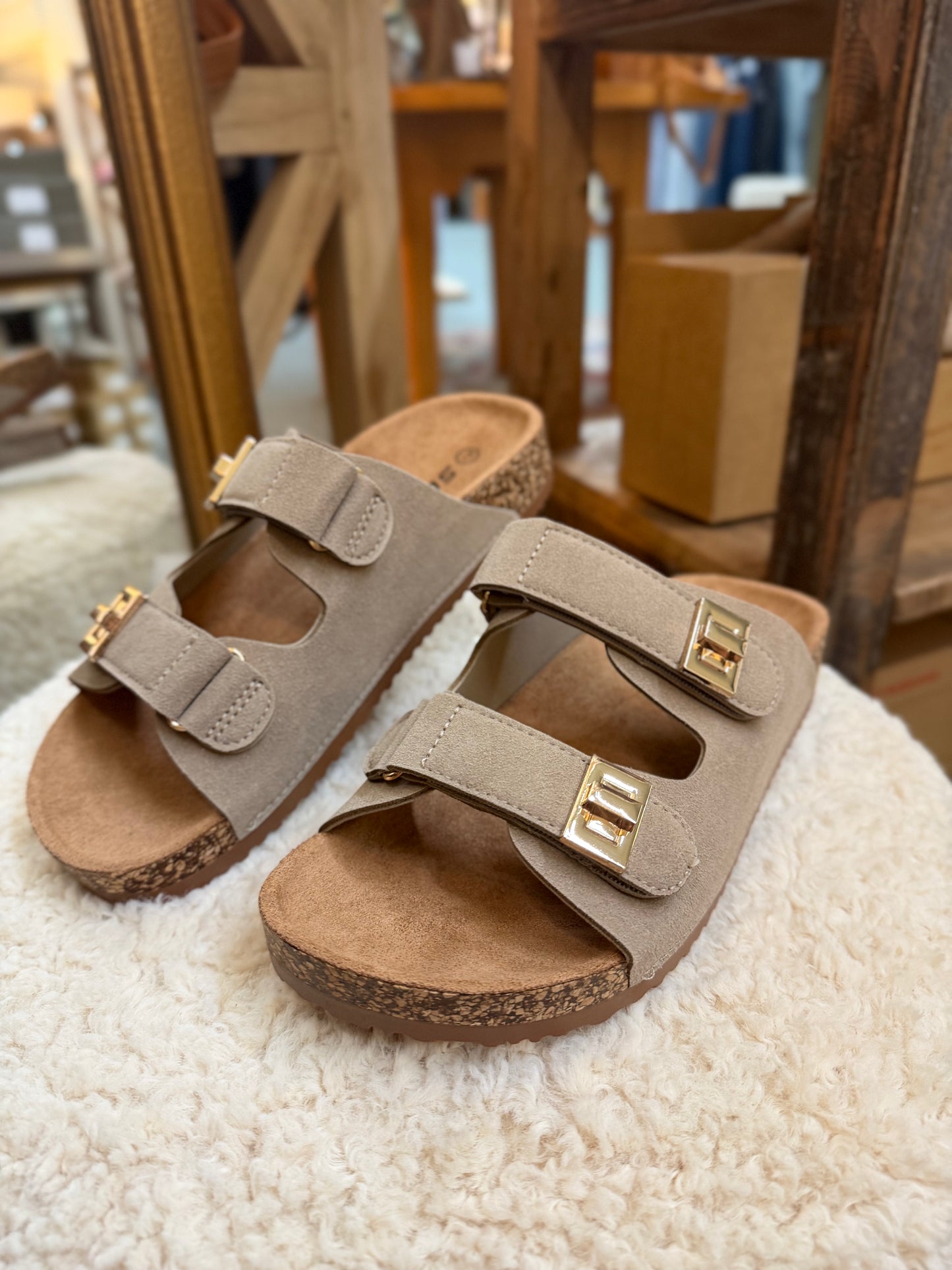 Nadya Sandal