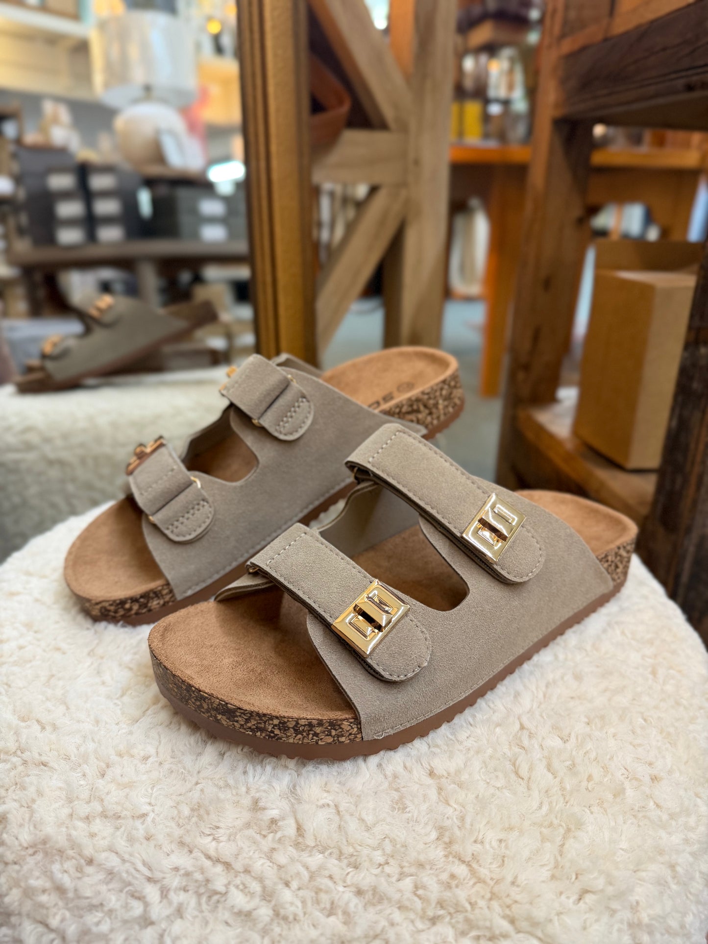 Nadya Sandal