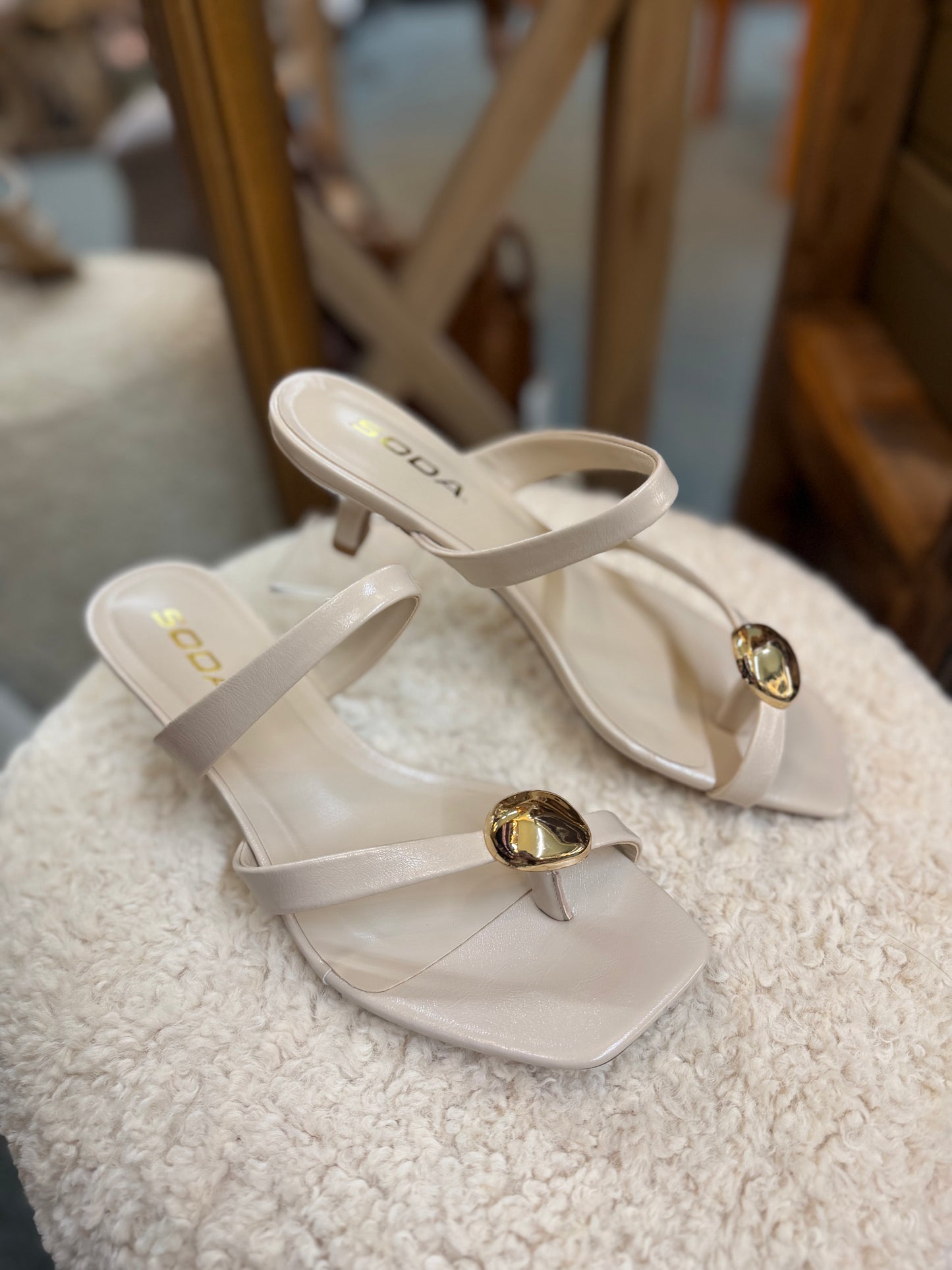 Vanity Kitten Heel