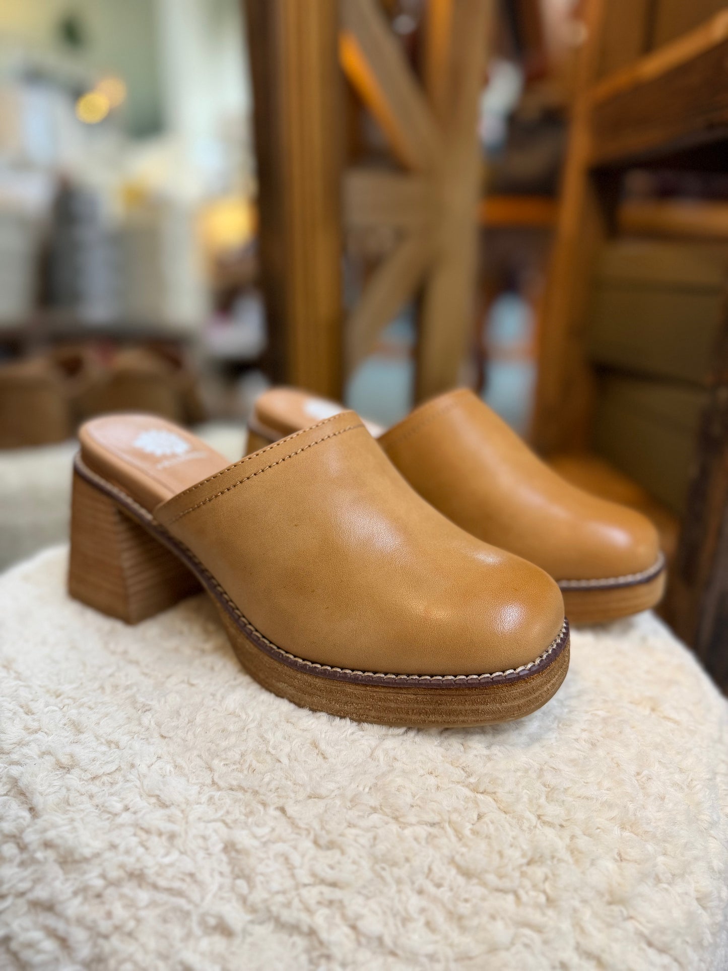 Ivaria Clog