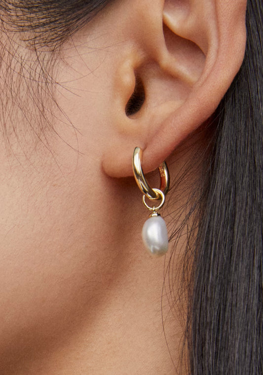 Kendra Scott Willa Pearl Huggie Earrings