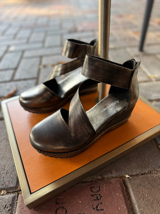 Antelope Sadie Wedges